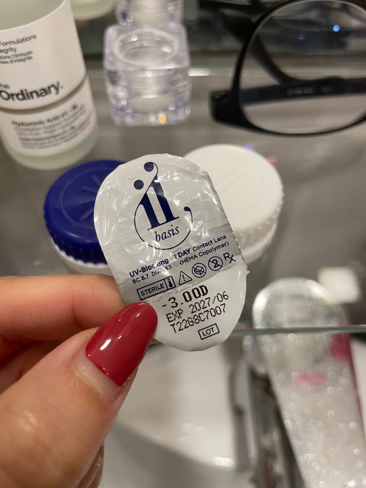 Daily Contact Lenses vs Monthly Contact Lenses